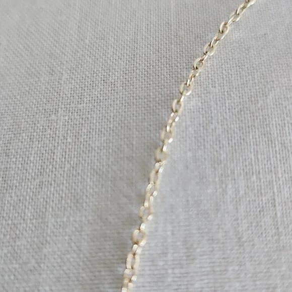 Definitely Wendy, Woman's, NWT Necklace, Chain is 18.50 inches Pendent 1X1.5 in - Picture 4 of 5